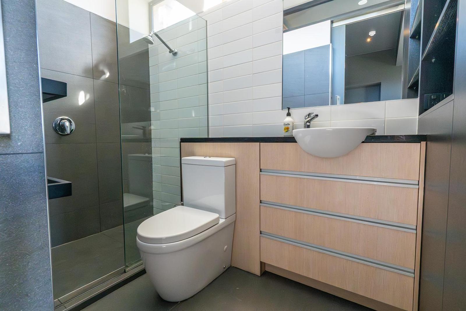 Deluxe Inner-City Apartment On Moray 더니든 외부 사진